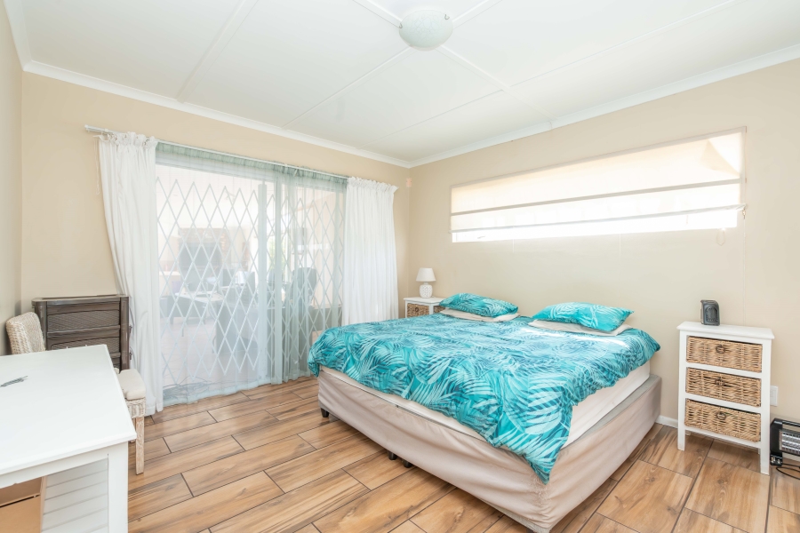 8 Bedroom Property for Sale in Middedorp Western Cape